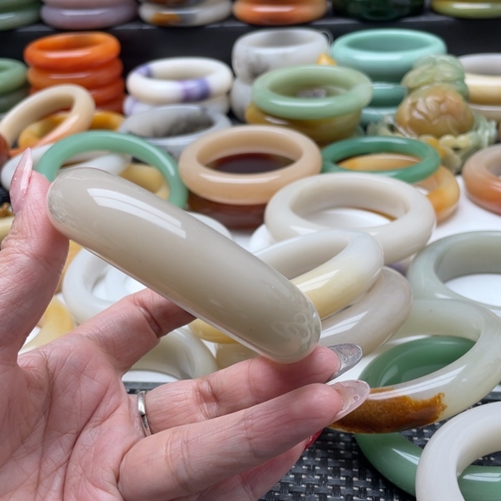 石英质玉手镯未镶嵌?****?