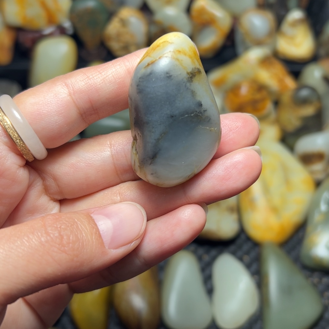 和田玉（青玉）A8未镶嵌亮