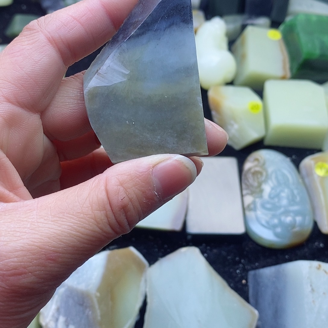 颈饰未镶嵌和田玉喝**茶