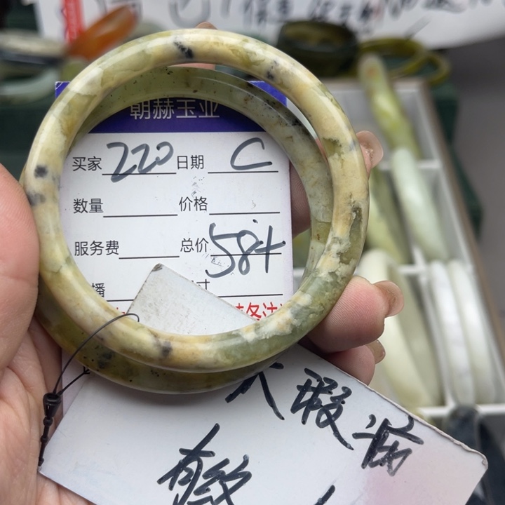 蛇纹石玉未镶嵌手镯