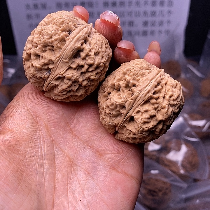 把件文玩核桃云南野生铁核桃175号39mm