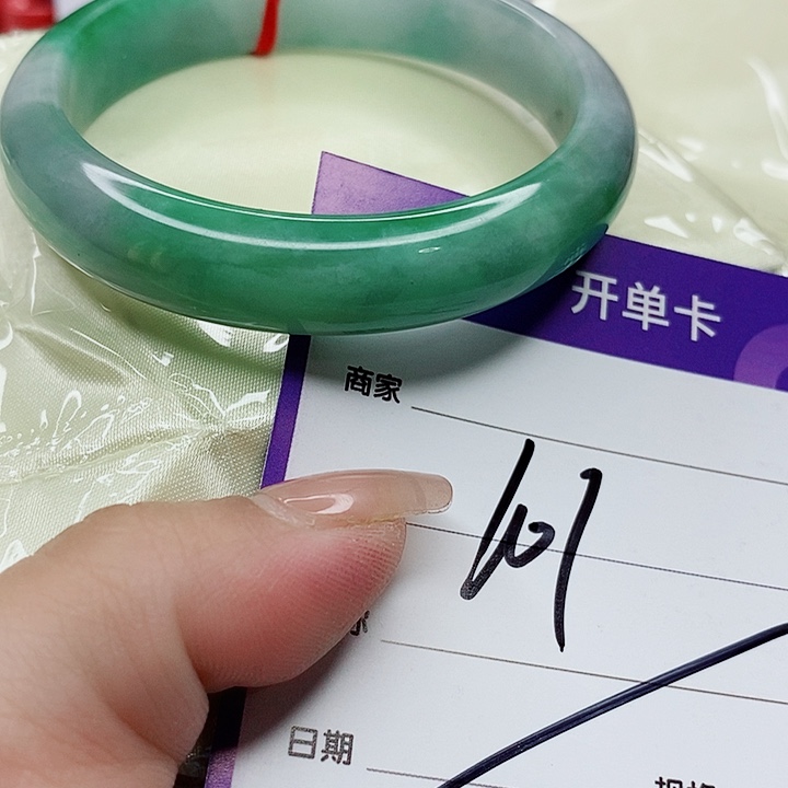 翡翠手镯（圆镯）未镶嵌