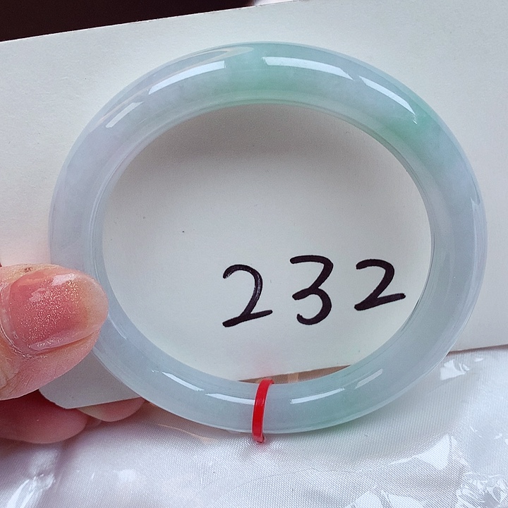 翡翠手镯未镶嵌翡翠