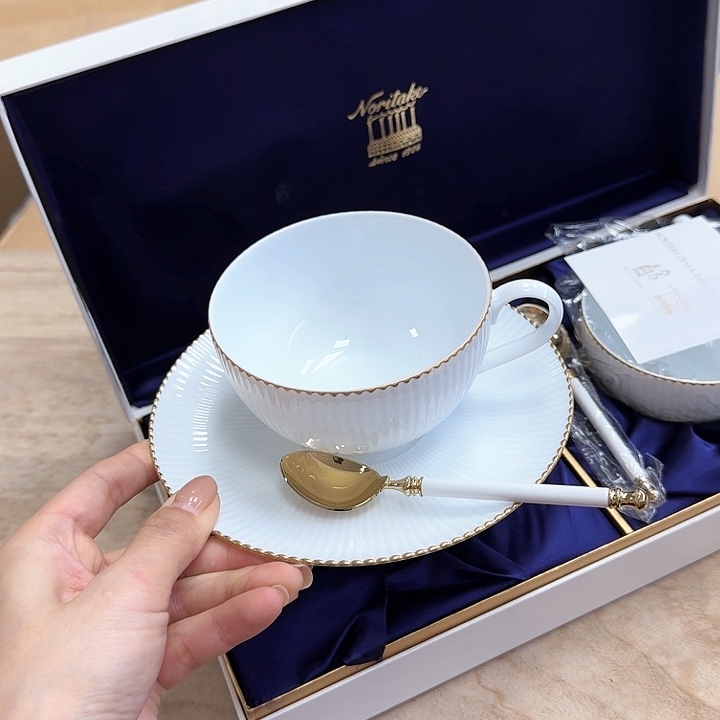 精品瓷器。              