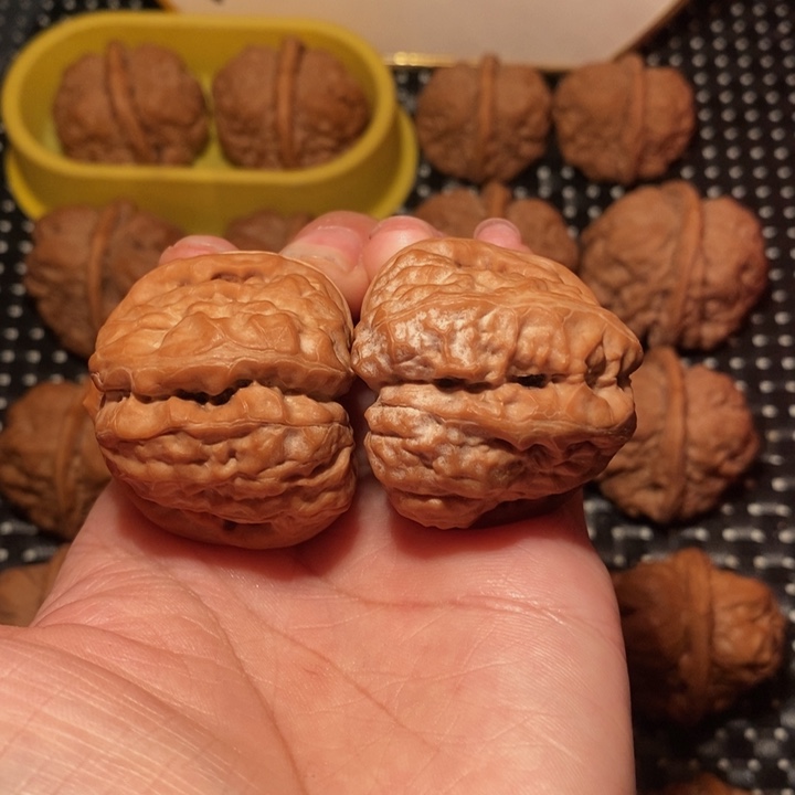 文玩核桃把件四面一线天开背八腿蛙王