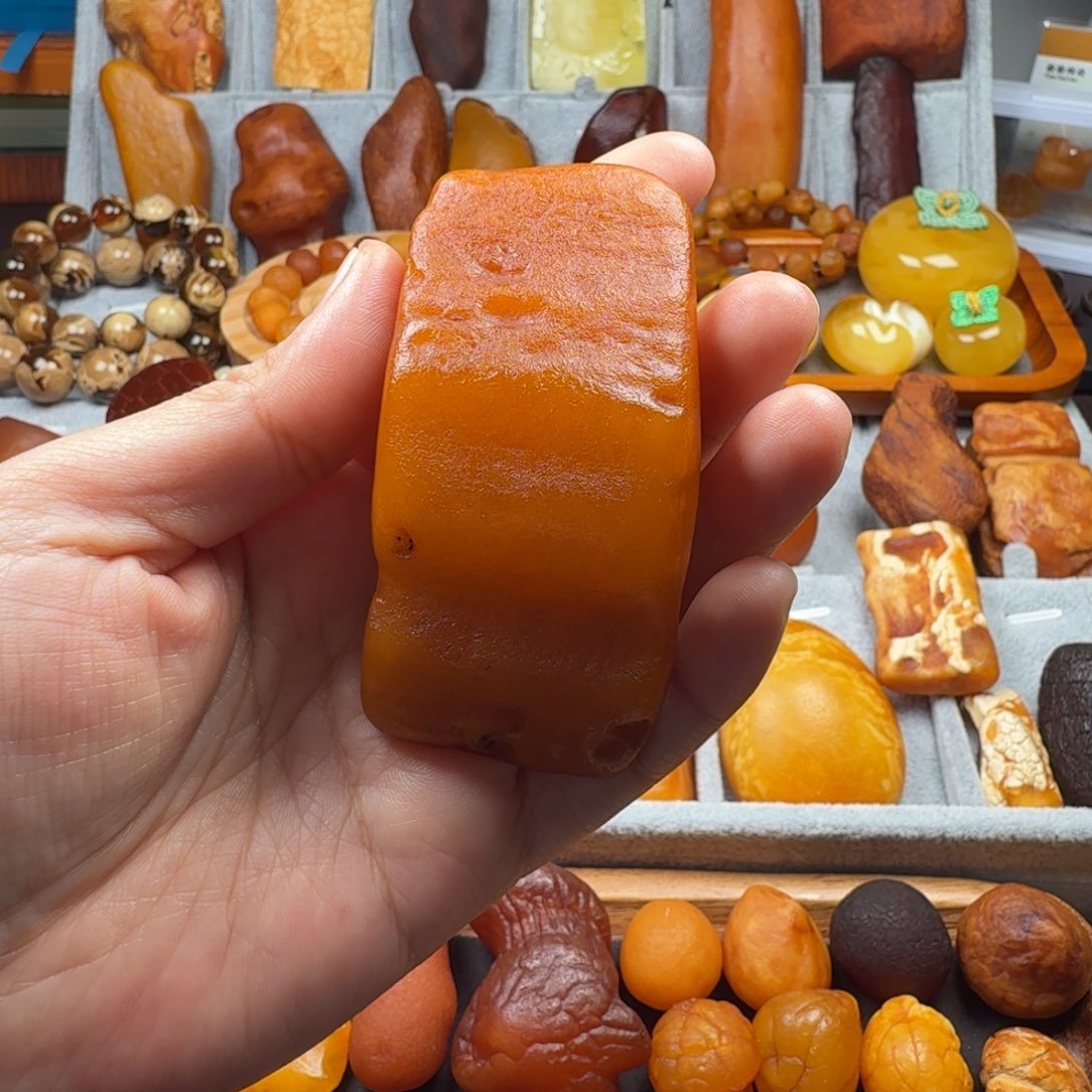 定制琥珀未镶嵌50.85克