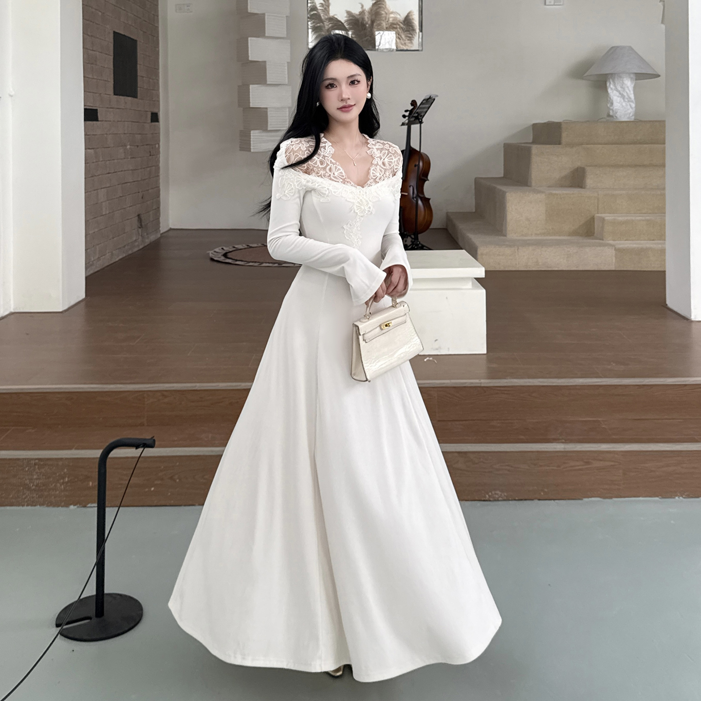 法式温柔氛围蕾丝V领针织连衣裙秋冬气质打底裙收腰显瘦a摆长裙