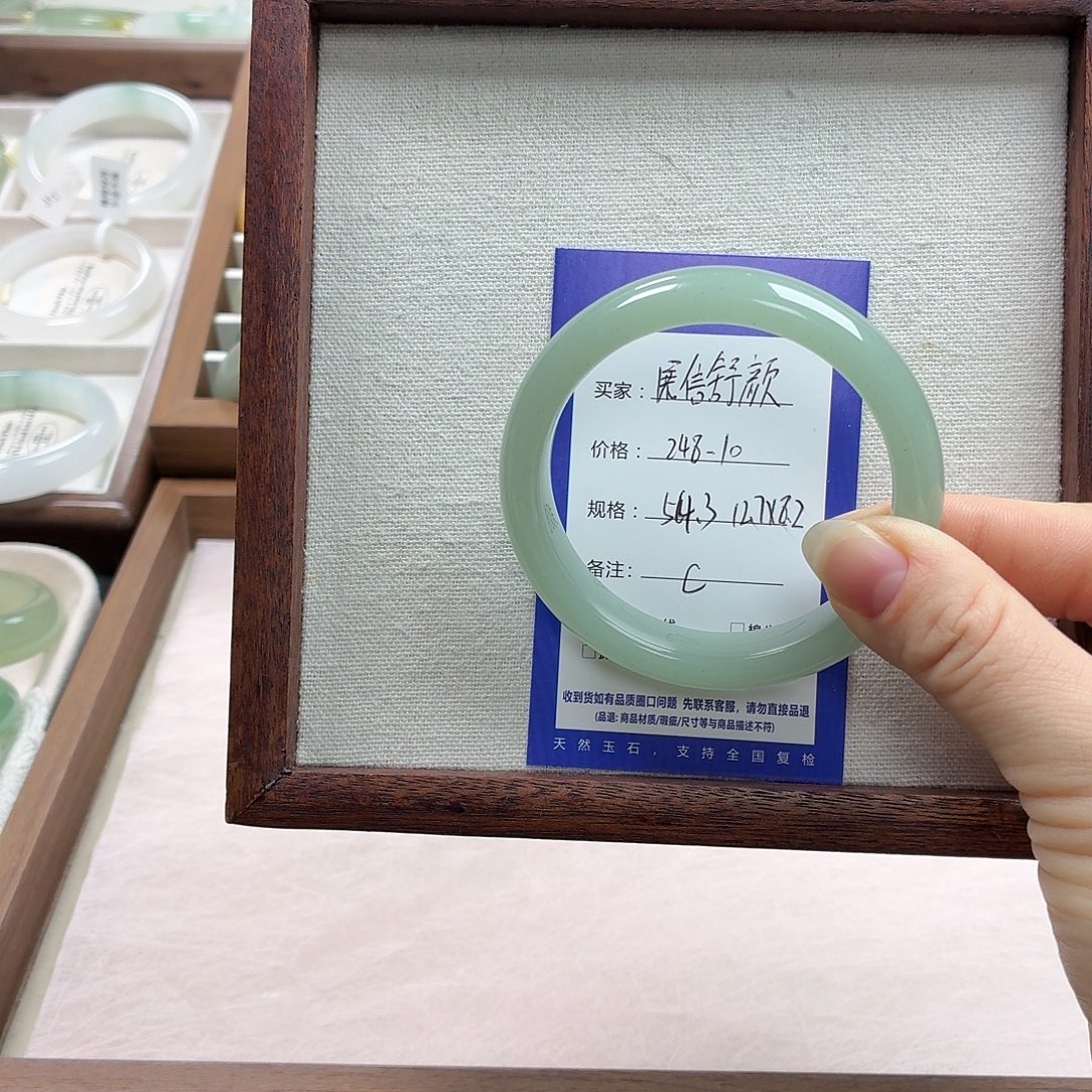 展***颜石英质玉未镶嵌手镯