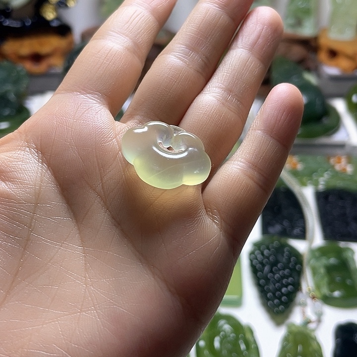 蛇纹石玉颈饰未镶嵌