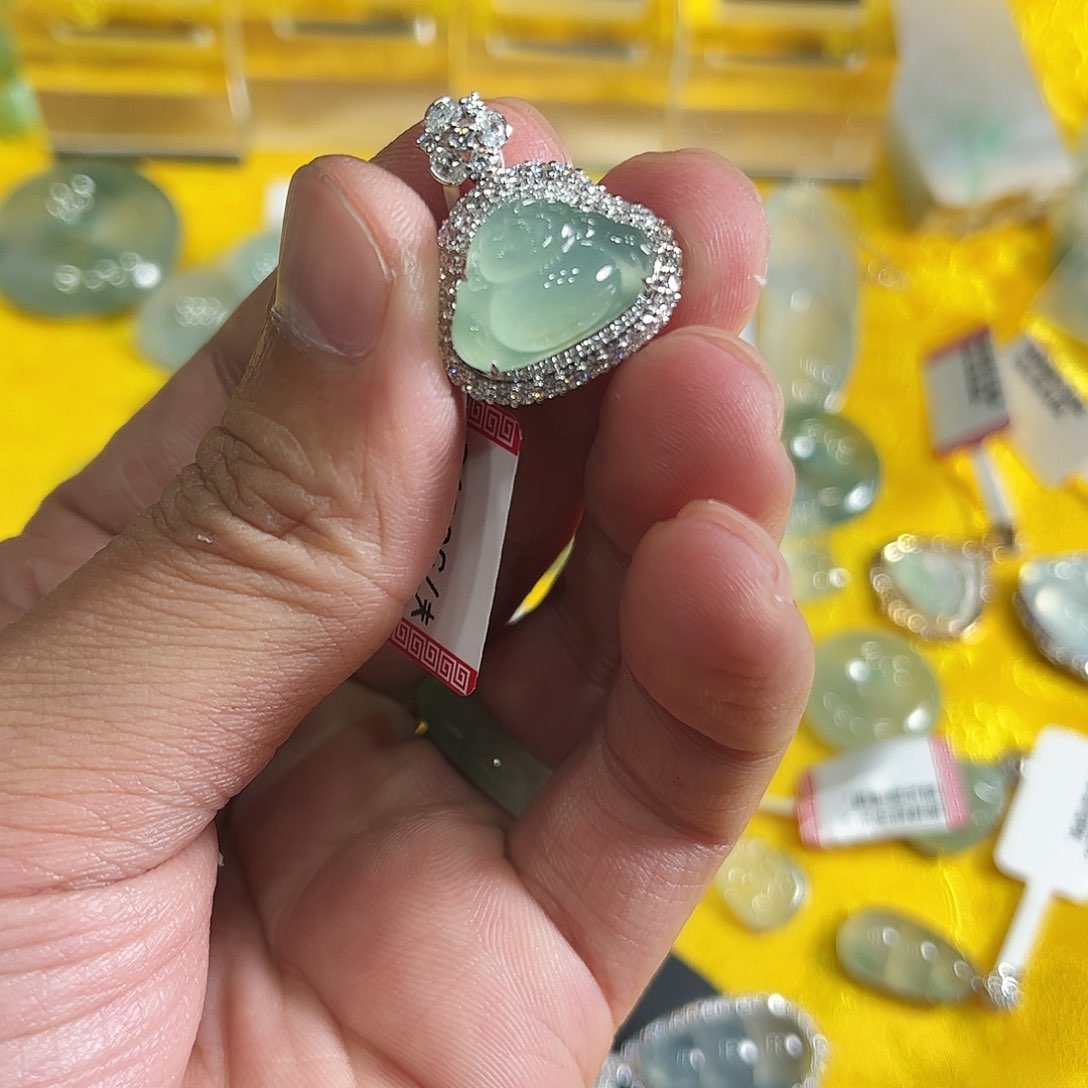 翡翠颈饰18K金镶嵌饶****汤缅甸翡翠