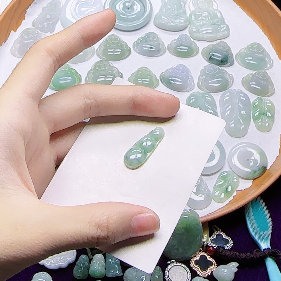 翡翠未镶嵌吊坠(赠链)翡翠