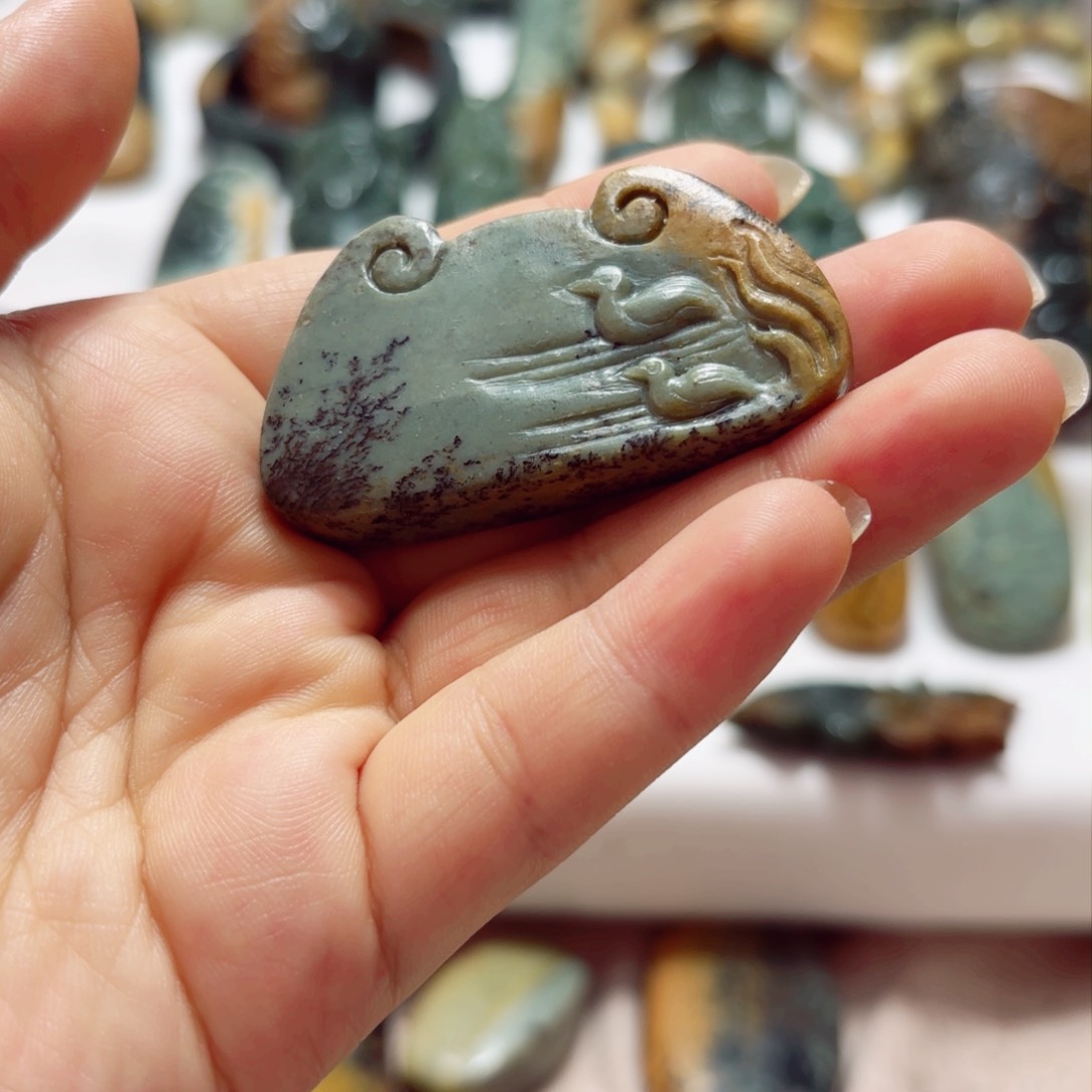 岫岩河磨玉（透闪石质玉）挂件未镶嵌