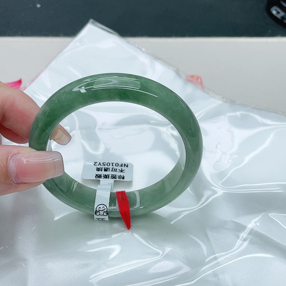 翡翠手镯未镶嵌正54.7