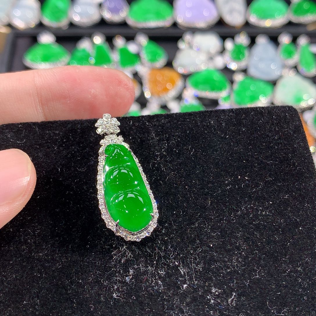 翡翠18K金镶嵌颈饰