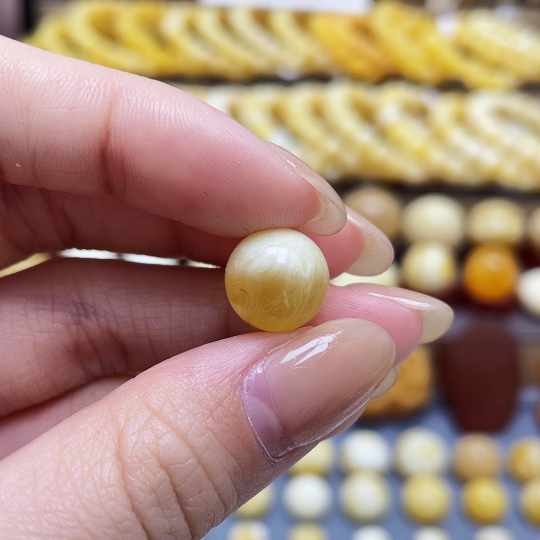 琥珀裸石未镶嵌蜜蜡圆珠11.7mm