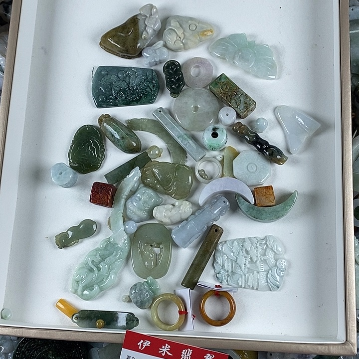 翡翠颈饰未镶嵌翡翠59