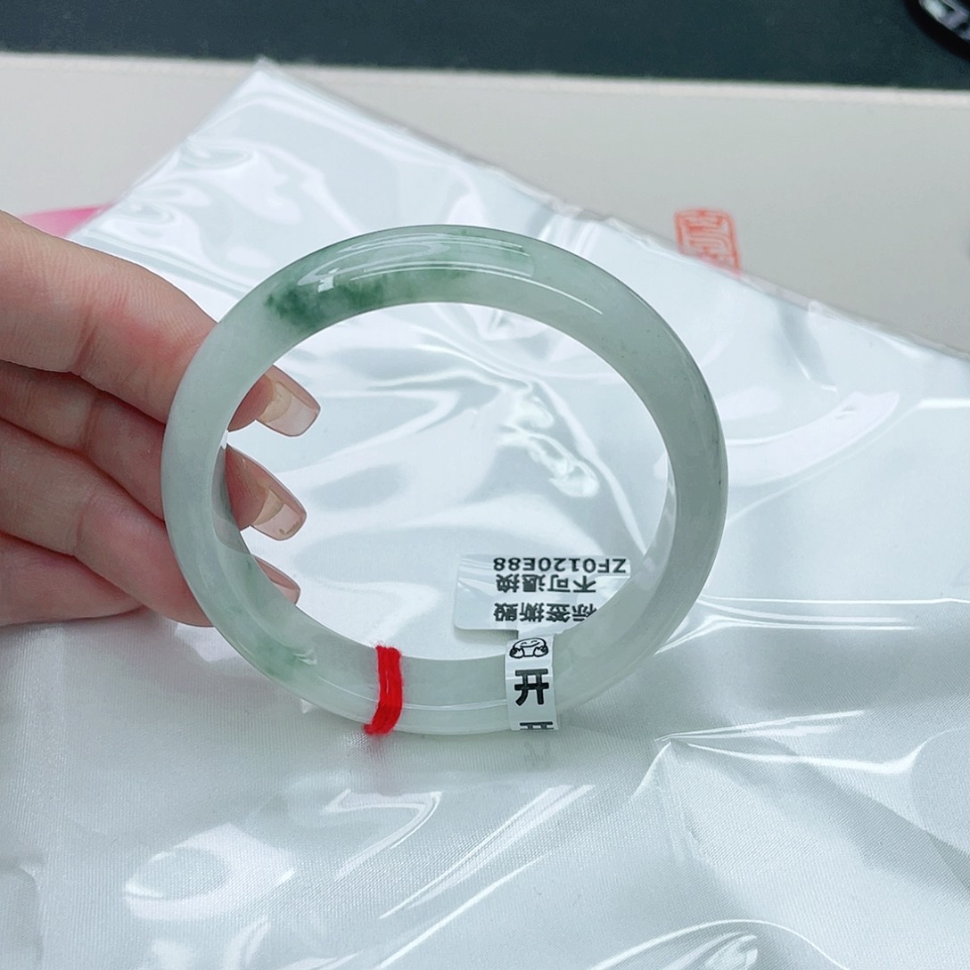 翡翠手镯未镶嵌正54.6