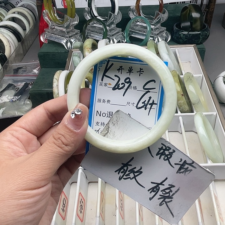 蛇纹石玉未镶嵌手镯