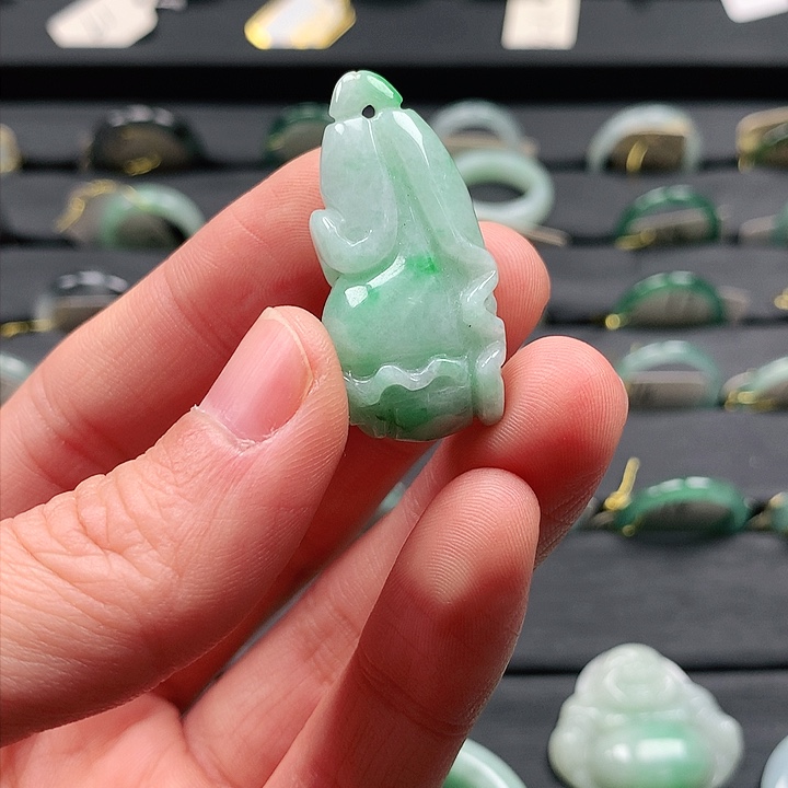 翡翠颈饰未镶嵌白菜