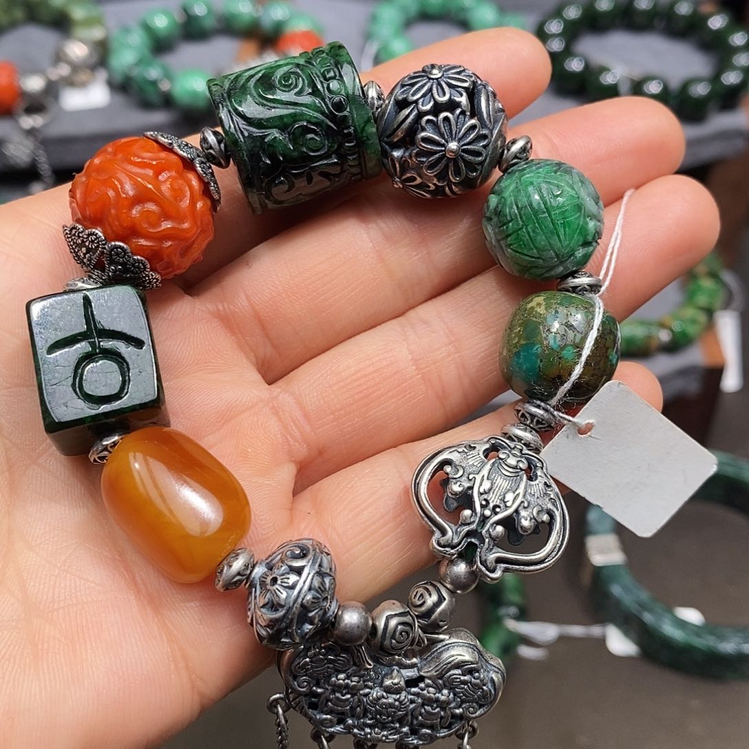 未镶嵌手链翡翠漂亮美眉