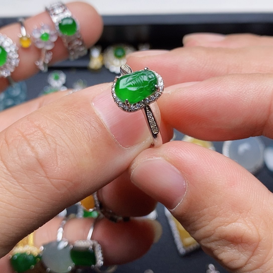 翡翠戒指银S925镶嵌戒指