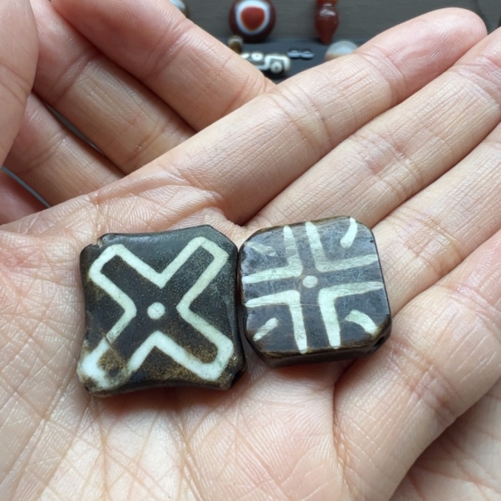 胡***妞玛瑙/玉髓未镶嵌珠宝半成品