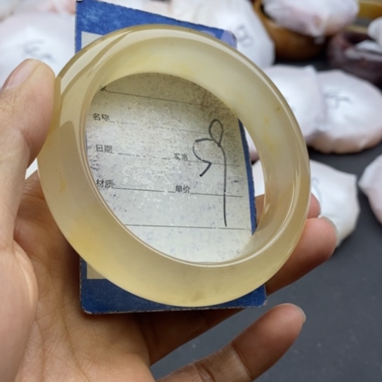 石英质玉未镶嵌手镯