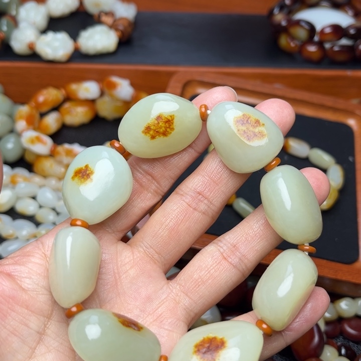 玉***波和田玉未镶嵌手链