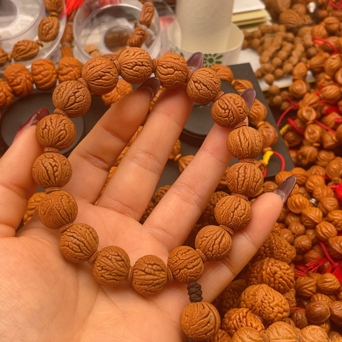 大***粥桃核手串红红火火。红红火火