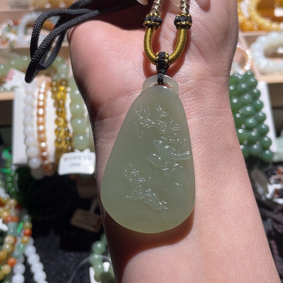 和田玉颈饰未镶嵌喜上眉梢