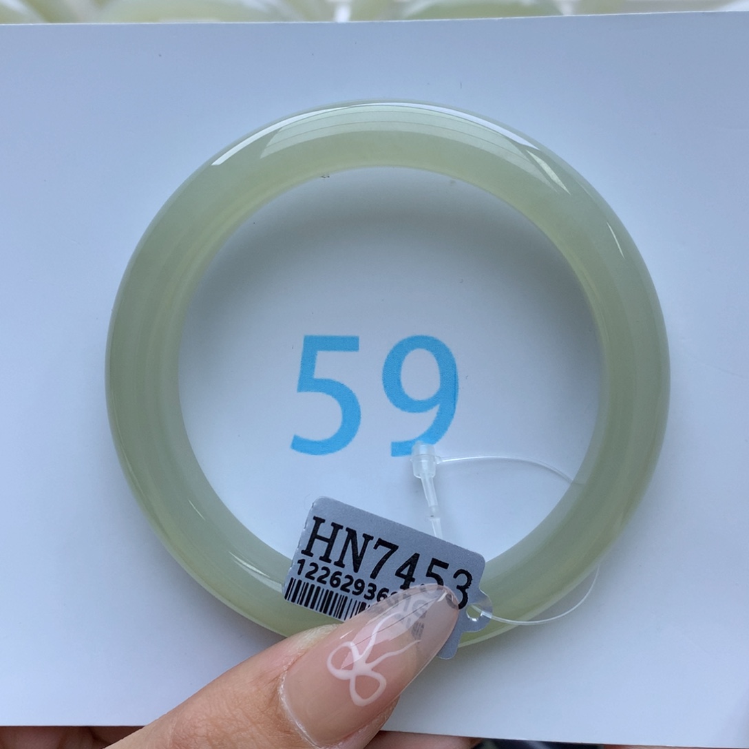 和田玉手镯未镶嵌在***光