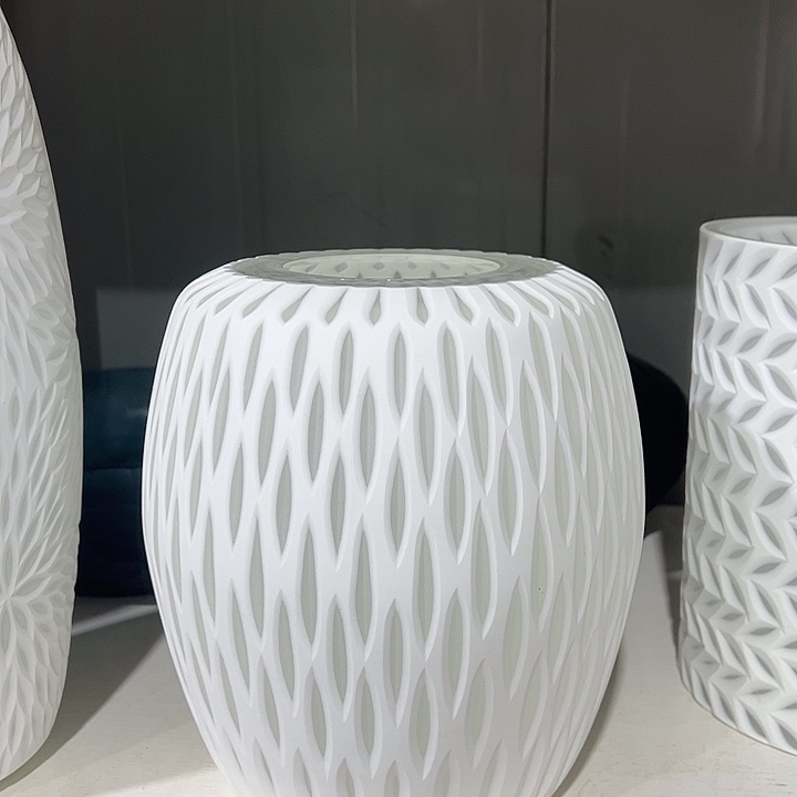 琉璃手工艺品白瓷磨刻花瓶花器高24