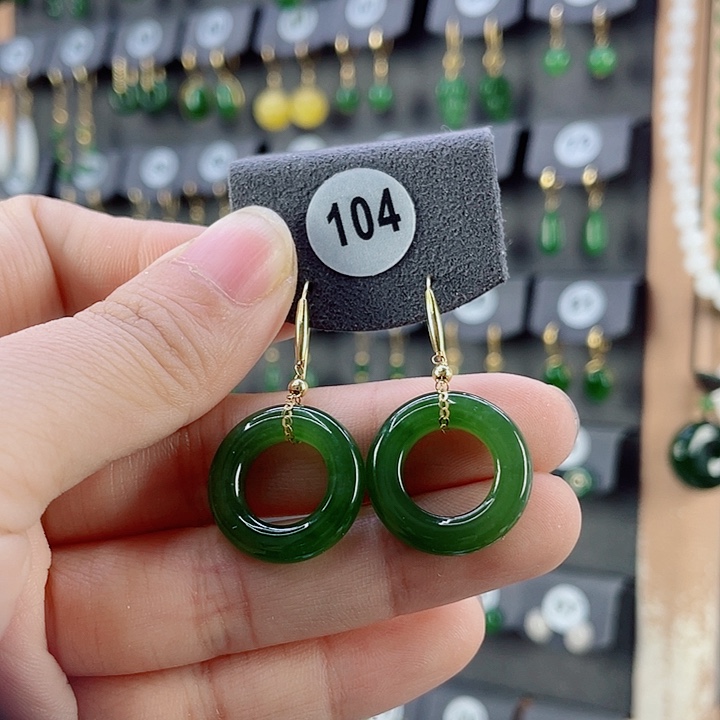 18K金镶嵌和田玉耳饰