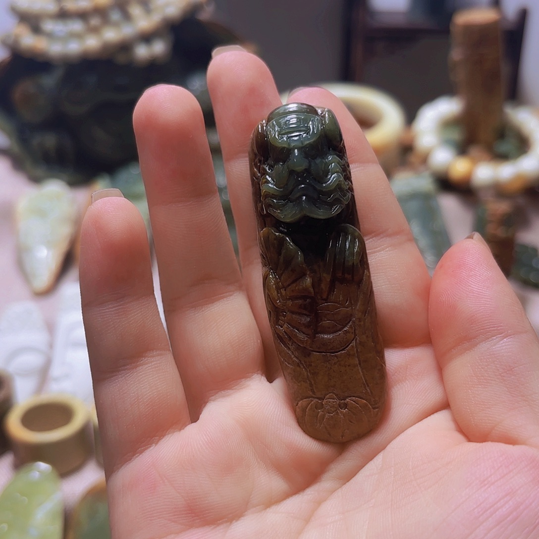 未镶嵌岫岩河磨玉（透闪石质玉）挂件