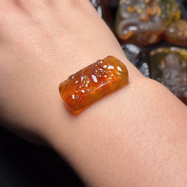 琥珀未镶嵌颈饰89