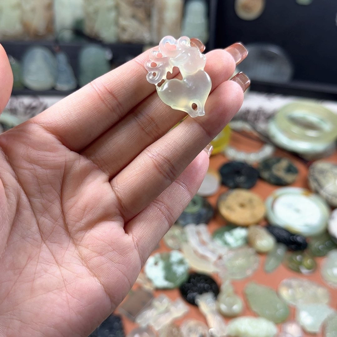 蛇纹石玉颈饰未镶嵌一路有你