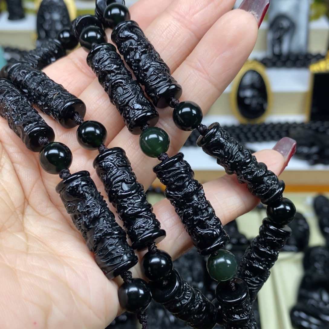 蛇纹石玉吊坠未镶嵌释*