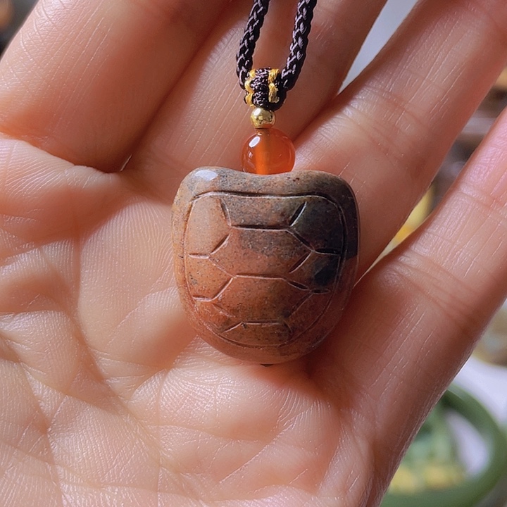 未镶嵌岫岩河磨玉（透闪石质玉）挂件