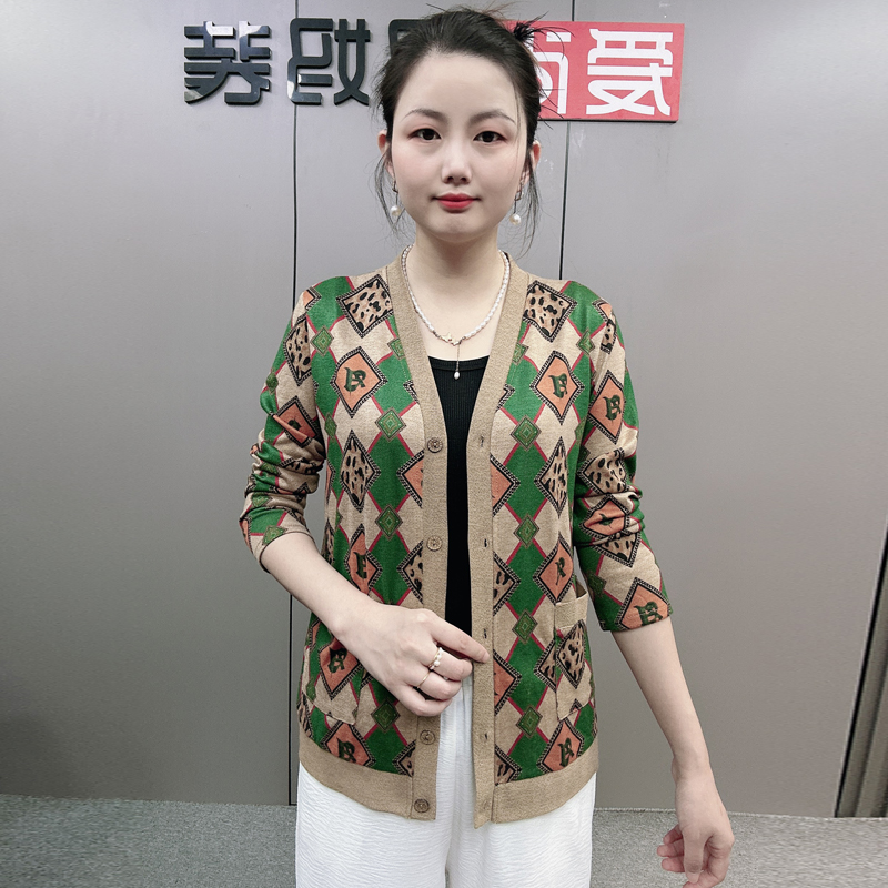 秋季新款女士针织衫时尚气质妈妈装外套显瘦V领长袖百搭开衫