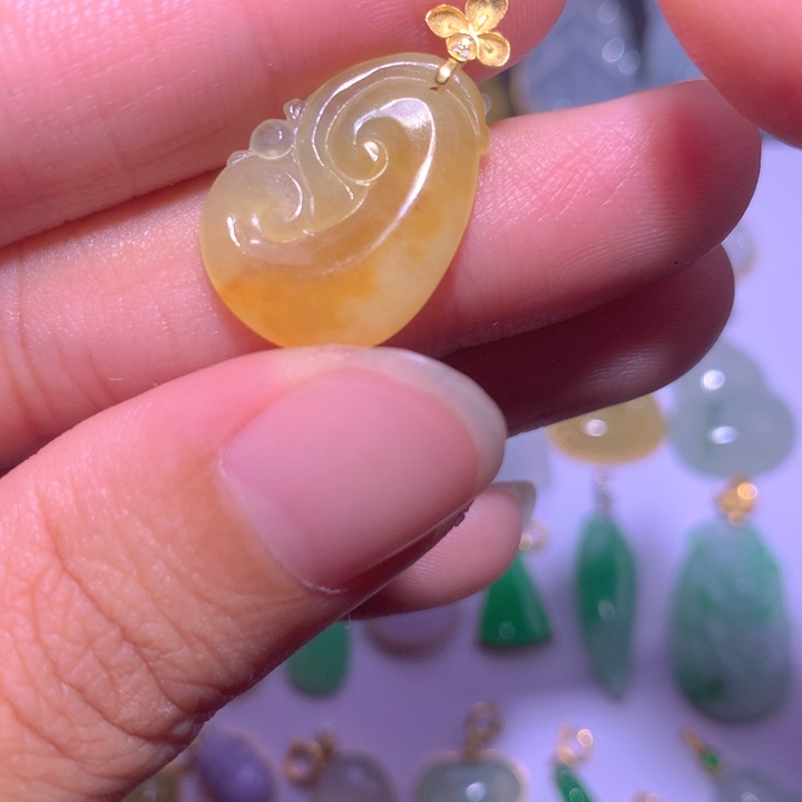 颈饰18K金镶嵌翡翠翡翠