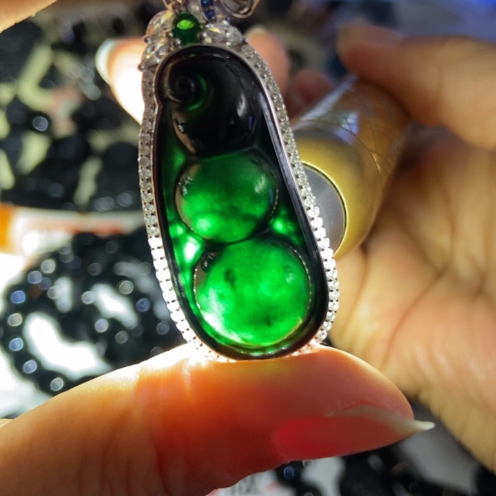 翡翠银S925镶嵌颈饰墨翠豆子