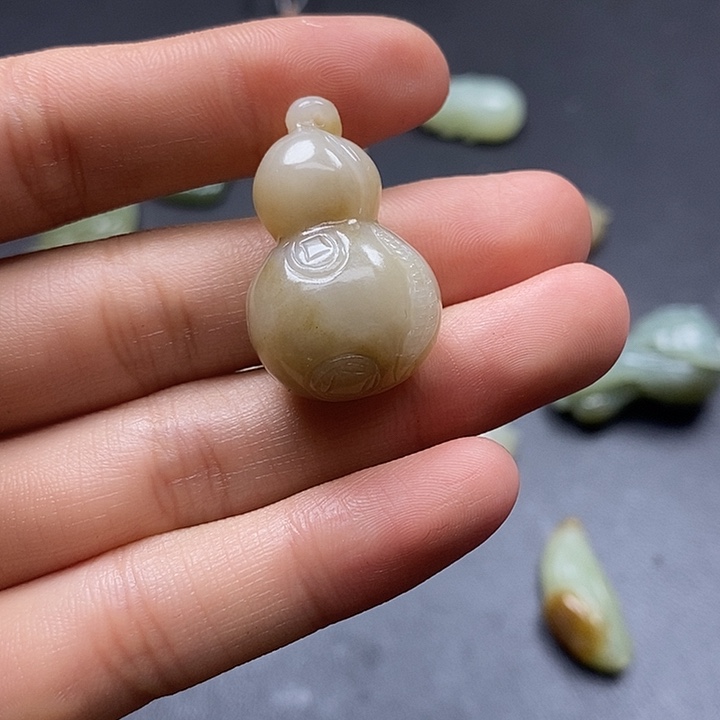 颈饰未镶嵌和田玉开**果