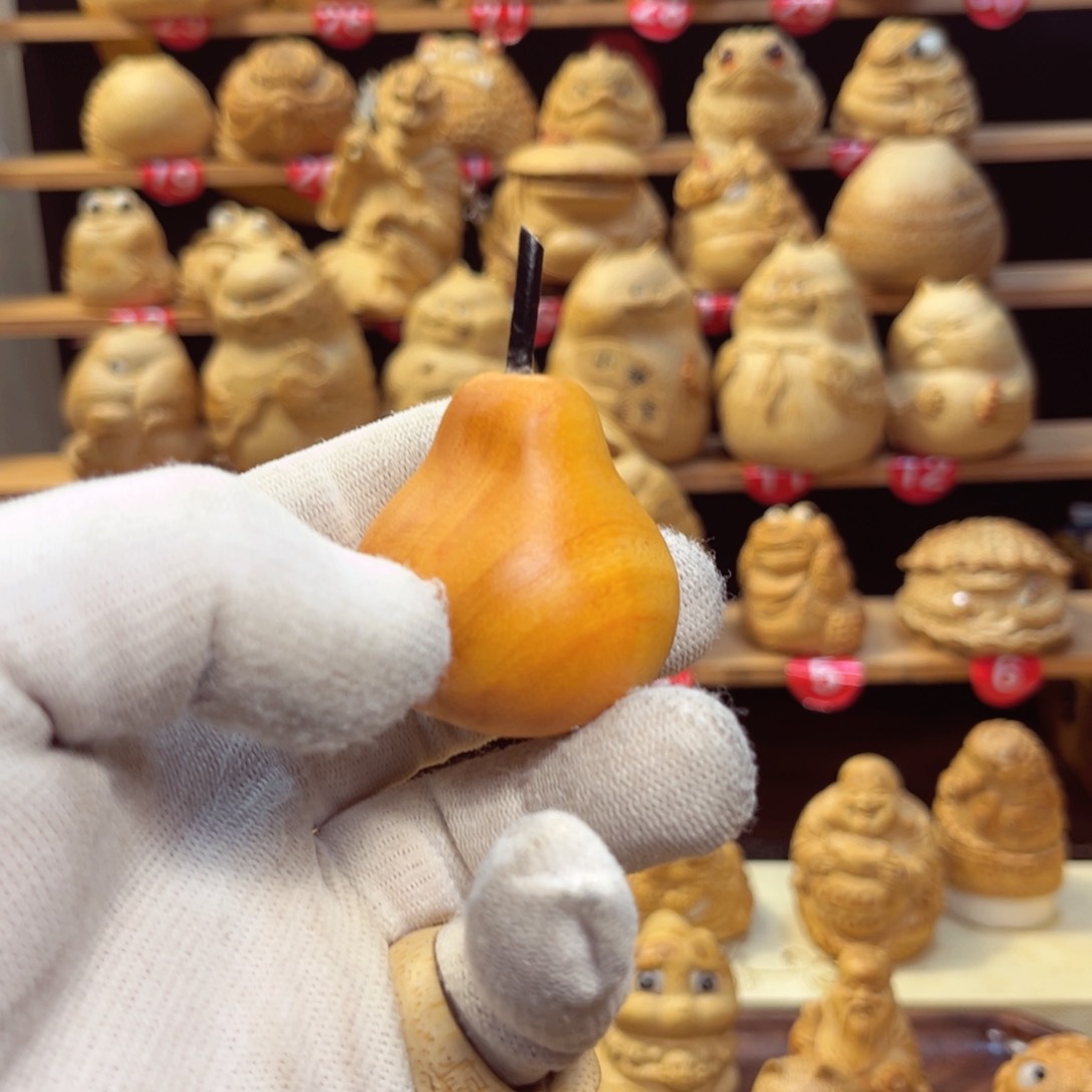 香榧木叶****秋竹根雕冻梨手把件