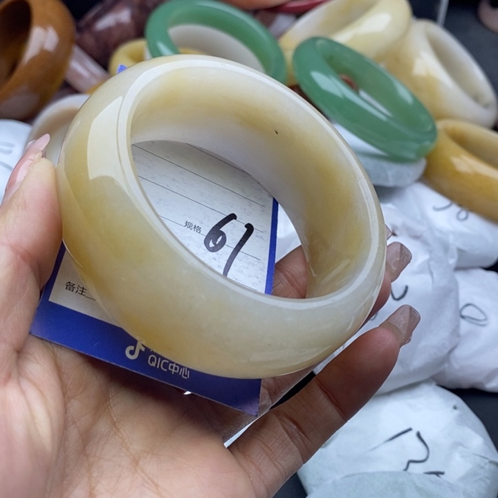 石英质玉手镯未镶嵌