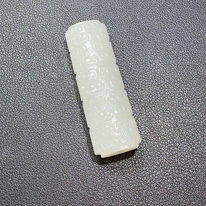 桂***茶和田玉未镶嵌颈饰