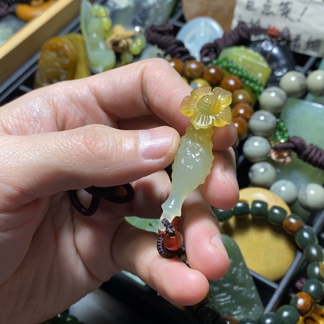 蛇纹石玉未镶嵌颈饰