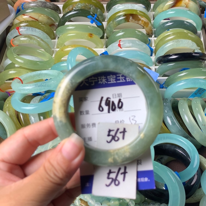 蛇纹石玉未镶嵌手镯6900