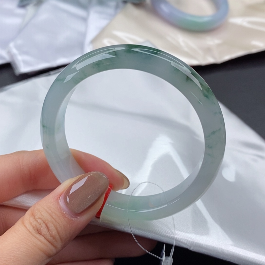 翡翠手镯未镶嵌天然翡翠手镯