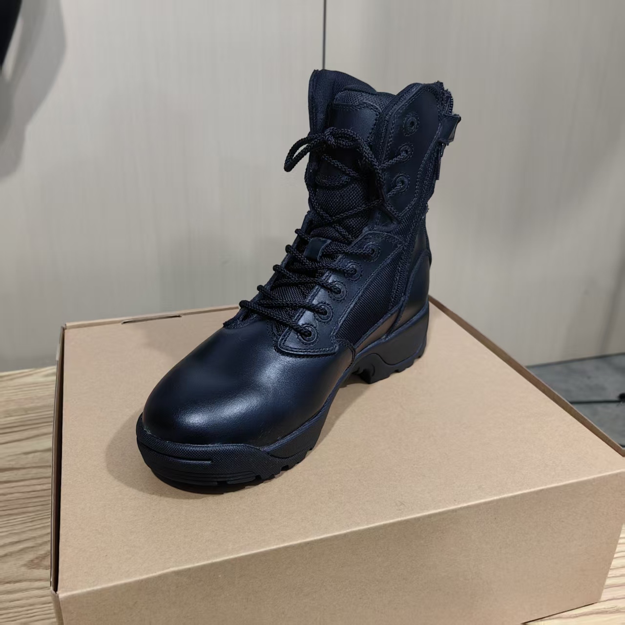 P 83 户外高帮登山鞋