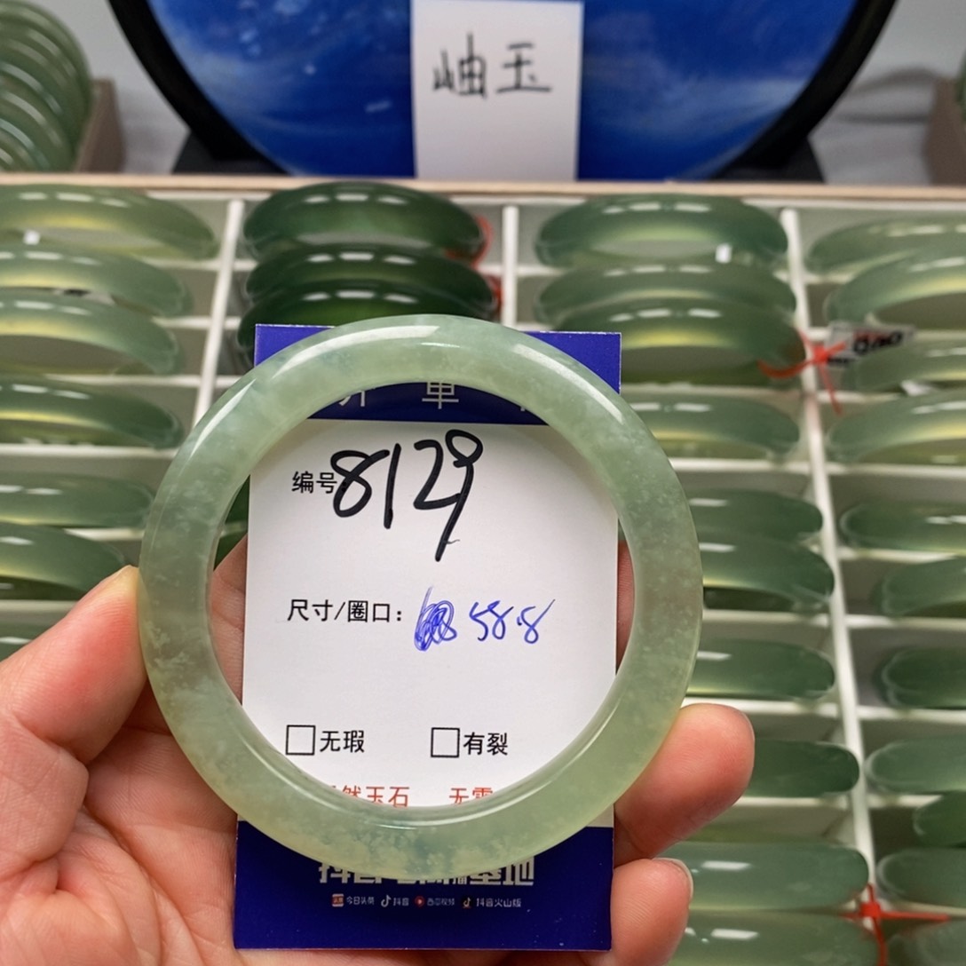 蛇纹石玉手镯未镶嵌